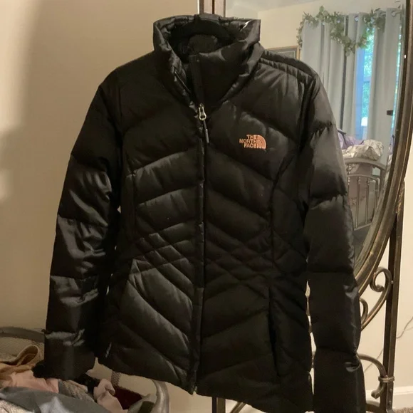 Woman’s north face down jacket size medium - Picture 5 of 5
